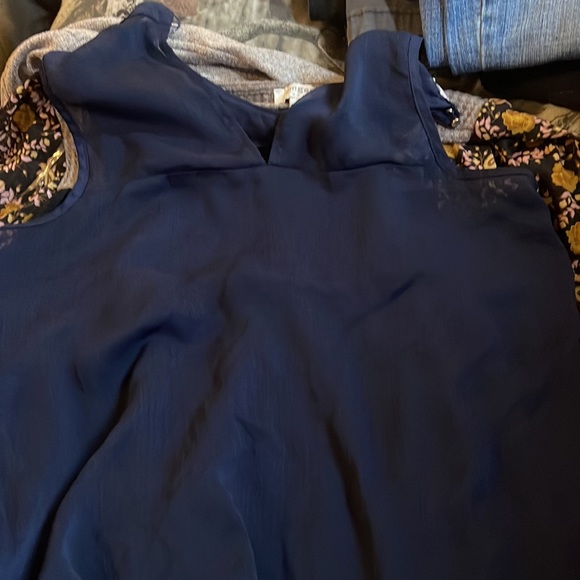 Womens size medium shirts - Picture 3 of 9